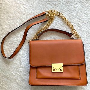 Caramel crossbody bag. Medium size. 20x23cm. Good condition.